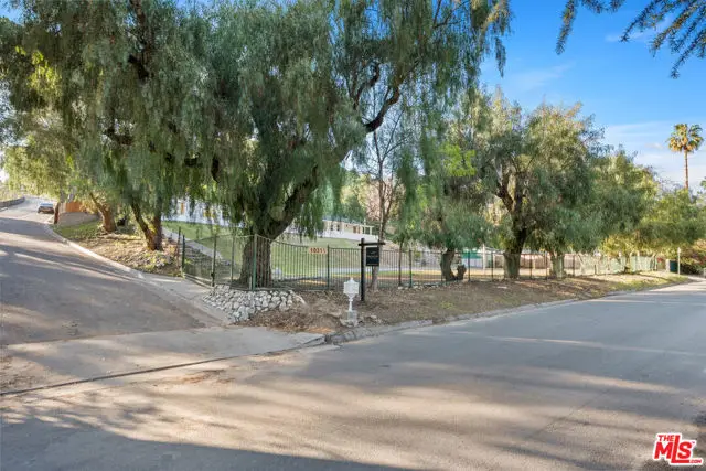 10315 Wheatland Avenue, Sunland, CA 91040 - #3