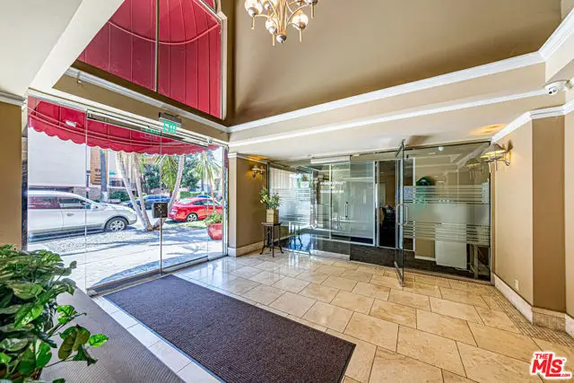 620 S Gramercy Place #301, Los Angeles, CA 90005 - Image #3