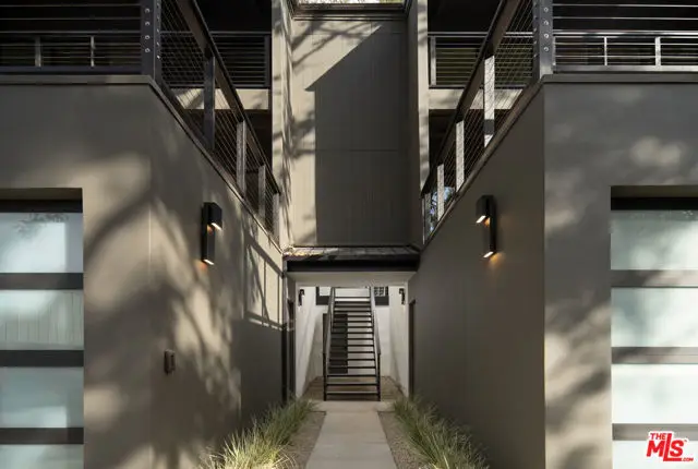 518 E Islay Street, Santa Barbara, CA 93101 - #2