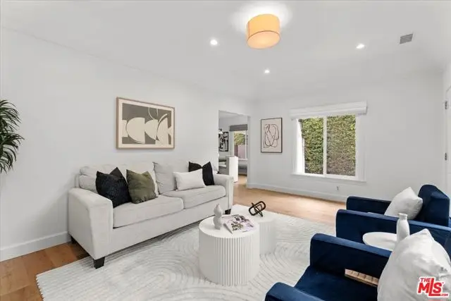 1343 Carmona Avenue, Los Angeles, CA 90019 - #2