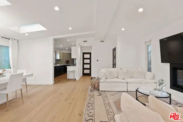 2228 Laurel Canyon Boulevard, Los Angeles, CA 90046 - #2