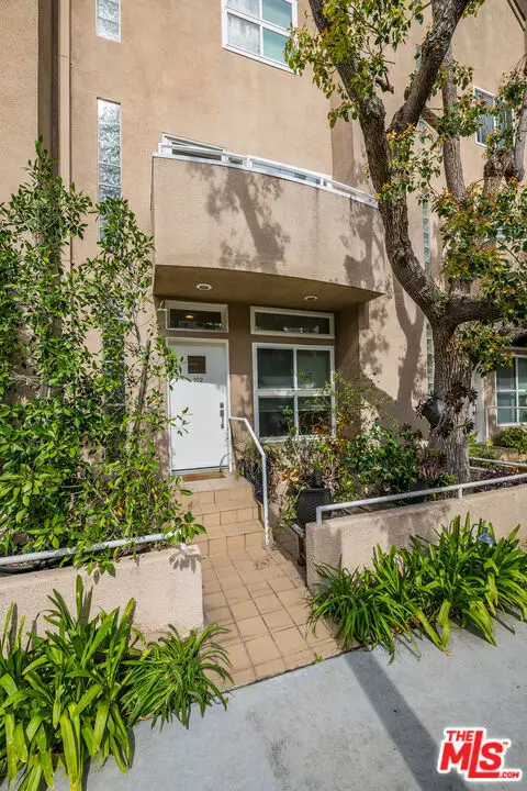 10629 Woodbridge Street #102, Toluca Lake (los Angeles), CA 91602