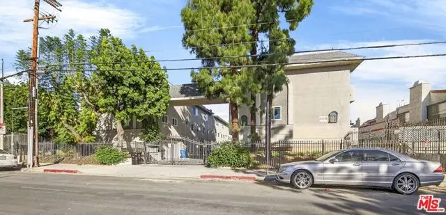 9034 Willis Avenue #14, San Fernando Valley, CA 91402 - #2