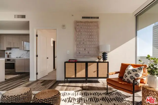 1050 S Grand Avenue #1901, Los Angeles, CA 90015 - #3