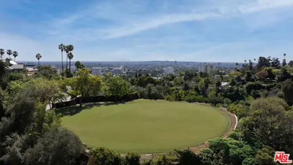 7200 La Presa Drive, Los Angeles, CA 90068