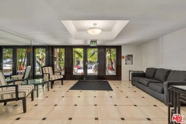 1262 S Barrington Avenue #204, Los Angeles, CA 90025 - #2