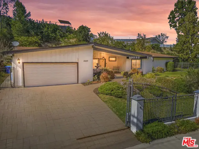 20209 Wells Drive, Woodland Hills, CA 91364 - #2