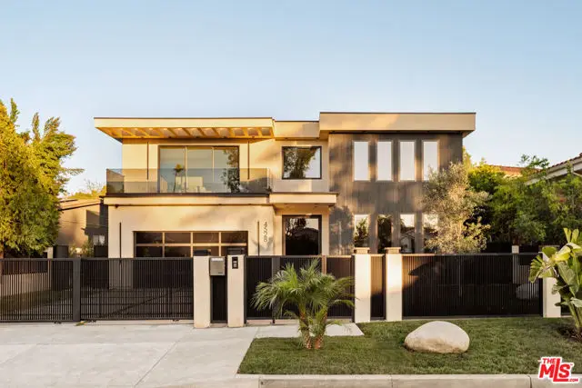 4528 Matilija Avenue, Sherman Oaks, CA 91423 - #3