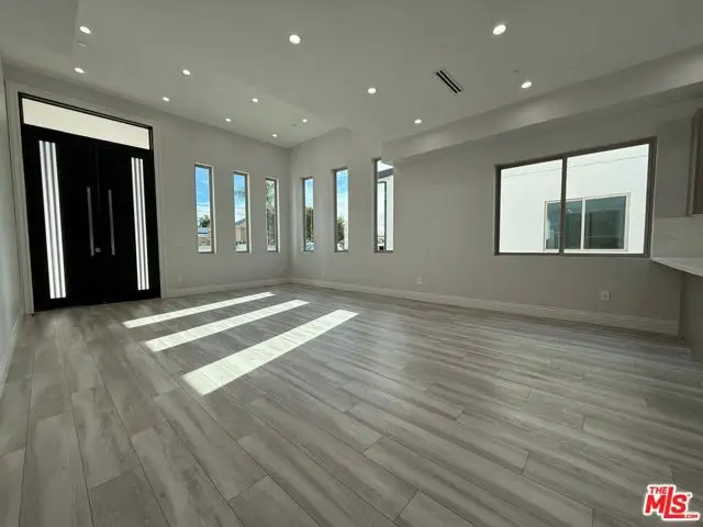 6723 Sunnyslope Avenue, Van Nuys, CA 91401 - #2