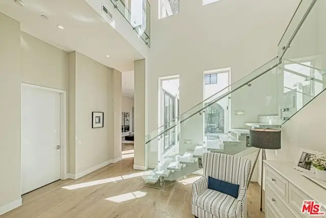 310 N Lucerne Boulevard, Los Angeles, CA 90004 - #3