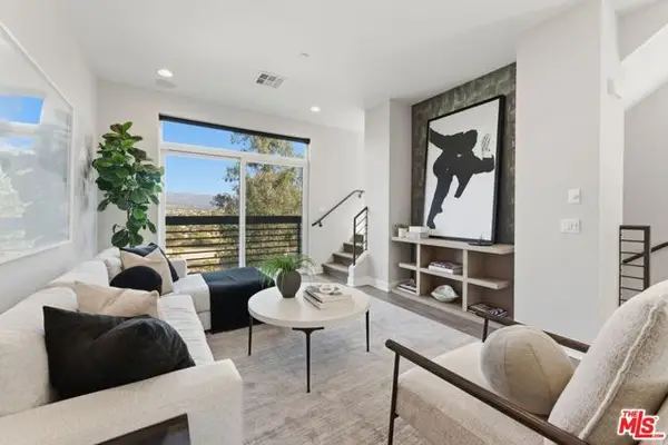 2753 Waverly Drive #806, Los Angeles, CA 90039