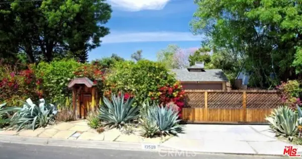 13509 Bassett Street, Los Angeles, CA 91405