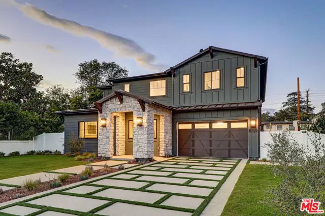 11729 Hartsook Street, Valley Village, CA 91607 - #2