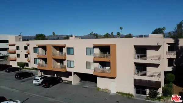 6815 Remmet Avenue #215, Canoga Park (los Angeles), CA 91303