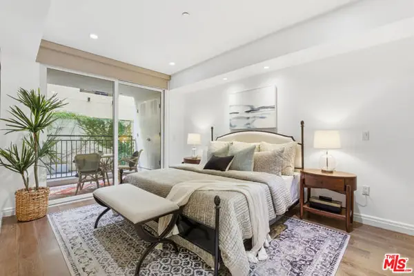 441 S Barrington Avenue #105, Los Angeles, CA 90049