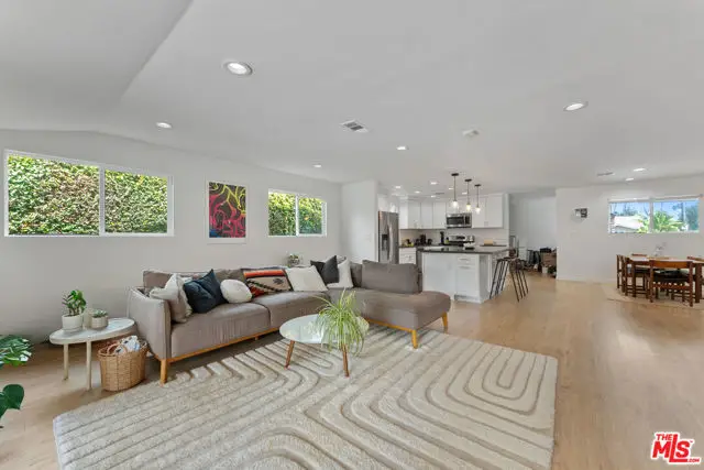 5211 Allott Avenue, Sherman Oaks, CA 91401 - #3