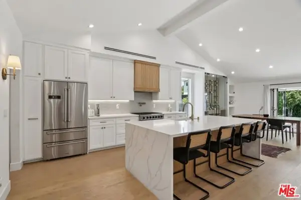 13117 Magnolia Boulevard, Sherman Oaks, CA 91423