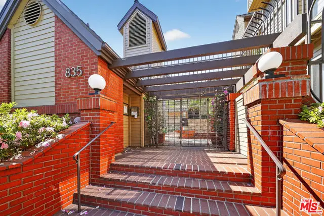 835 S Lucerne Boulevard #105, Los Angeles, CA 90005 - #3