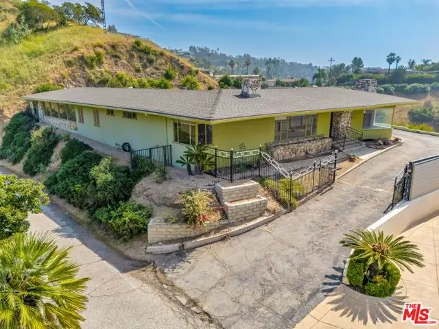 1682 Larco Way, Glendale, CA 91202 - #1