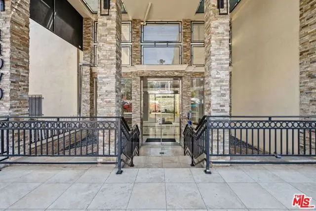 11970 Montana Avenue #102, Los Angeles, CA 90049 - #1