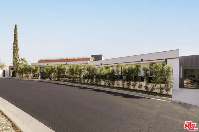 15834 High Knoll Road, Encino, CA 91436 - #2