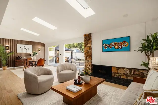 22649 Mulholland Drive, Woodland Hills, CA 91364 - #1