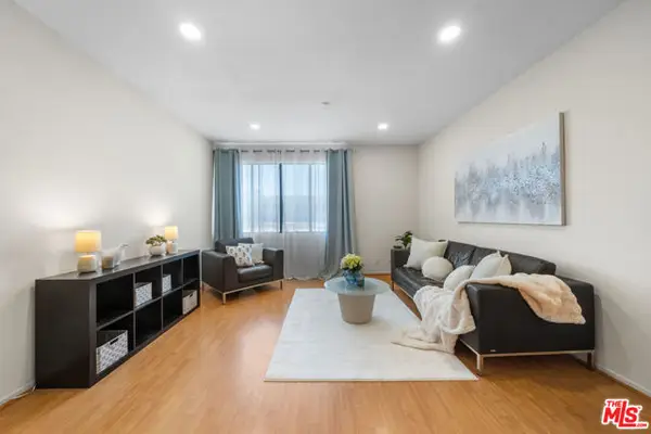 533 S St Andrews Place #220, Los Angeles, CA 90020