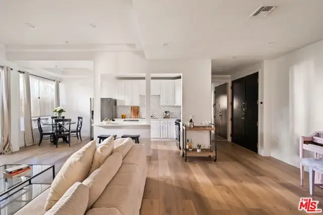 4943 Rosewood Avenue #104, Los Angeles, CA 90004 - #3