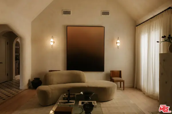 6381 Lindenhurst Avenue, Los Angeles, CA 90048