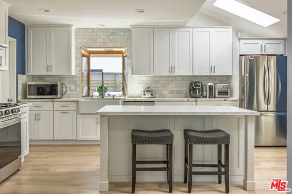 8131 Bianca Avenue, Northridge (los Angeles), CA 91325