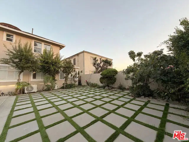942 S Bronson Avenue, Los Angeles, CA 90019 - #1