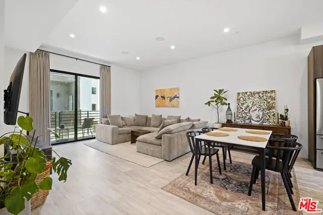 6716 N Royce Lane, Van Nuys, CA 91411 - #2