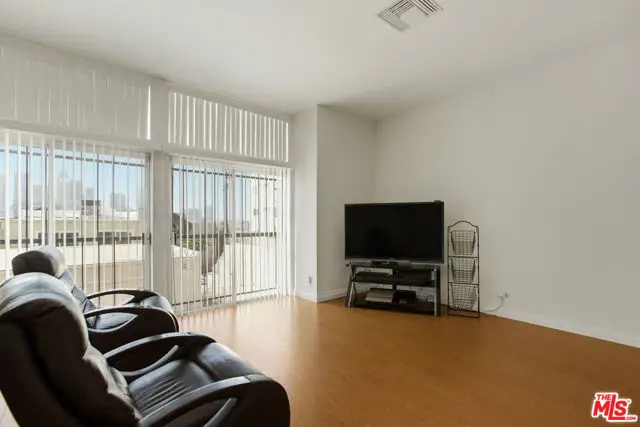 927 W College Street #7, Los Angeles, CA 90012 - #3