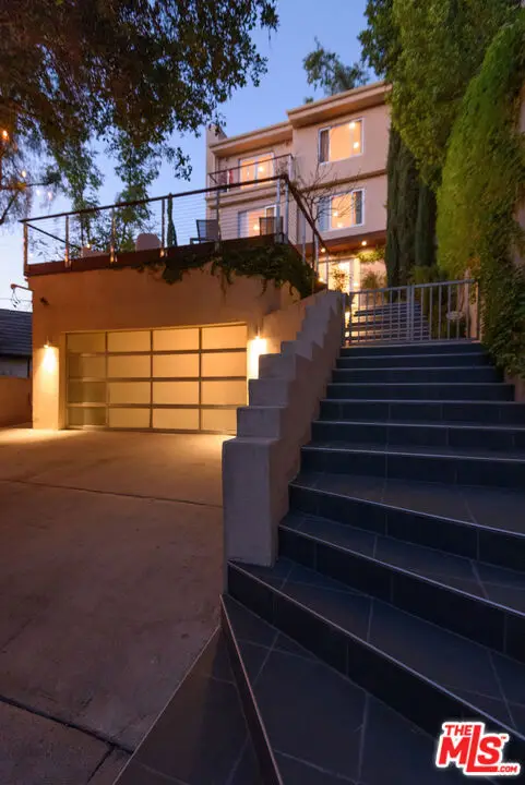 4132 Empis Street, Woodland Hills (los Angeles), CA 91364