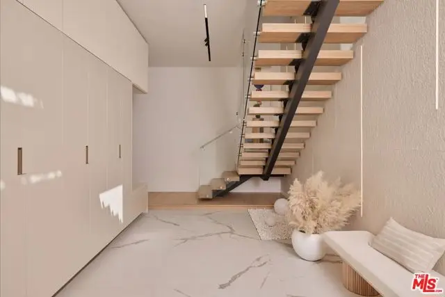1227 N Formosa Avenue #1, Los Angeles, CA 90046 - #2