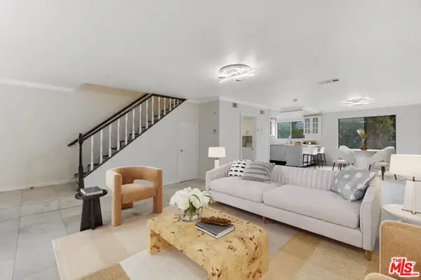 18316 Hatteras Street #21, Tarzana (los Angeles), CA 91356