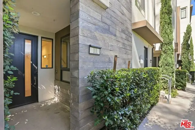 2111 N Cahuenga Boulevard #11, Los Angeles, CA 90068 - #3