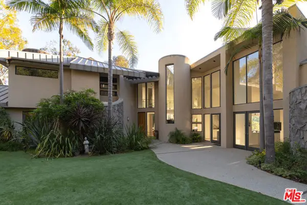 1060 Oakmont Street, Los Angeles, CA 90049