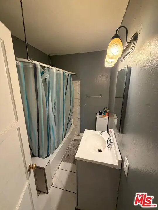 1222 E 18th Street, Bakersfield, CA 93305 - #3