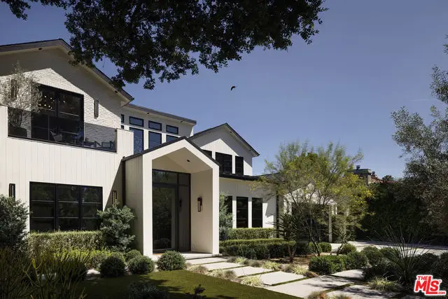 13907 Chandler Boulevard, Sherman Oaks, CA 91401 - #1