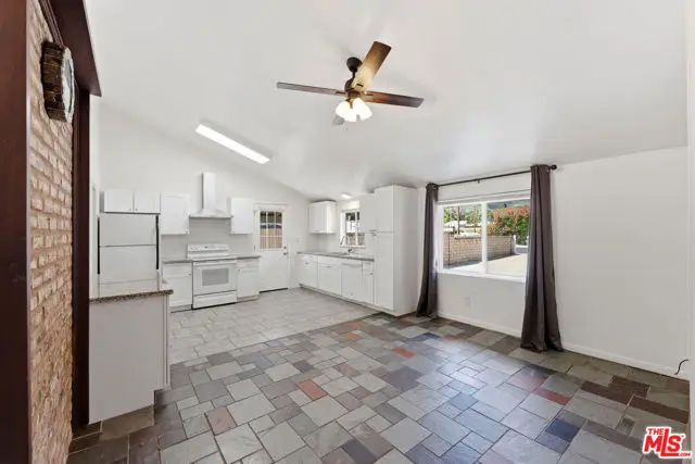 25056 Wiley Canyon Road, Santa Clarita, CA 91321 - #3