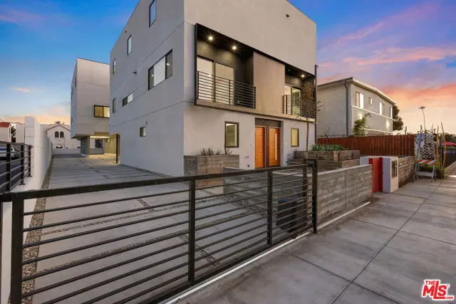 3820 Montclair Street, Los Angeles, CA 90018 - #1