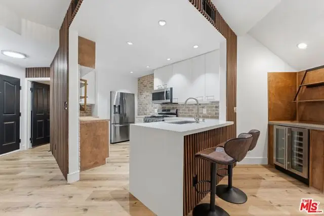 1160 Granville Avenue #104, Los Angeles, CA 90049 - #3