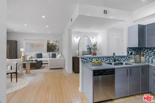 966 S St Andrews Place #104, Los Angeles, CA 90019 - #1