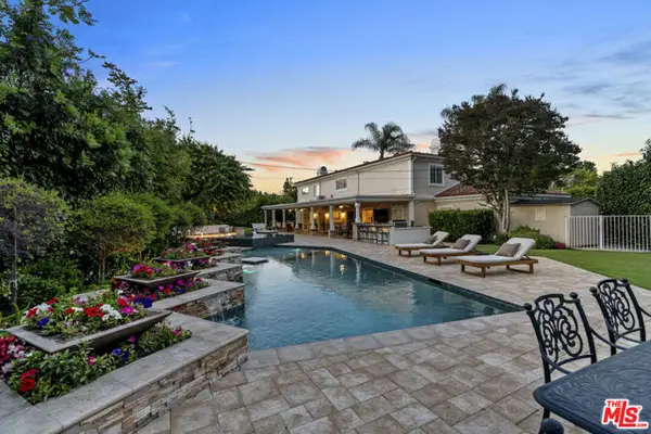 17422 Gresham Street, Northridge (los Angeles), CA 91325