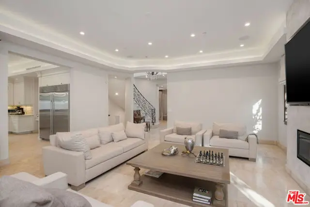 331 S Canon Dr, Beverly Hills, CA 90212 - #3