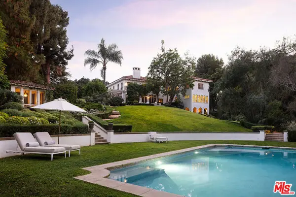 2000 De Mille Drive, Los Angeles, CA 90027