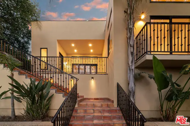 22202 Avenue San Luis, Woodland Hills, CA 91364 - #1