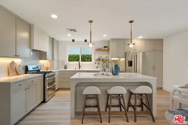 23445 Sylvan Street, Woodland Hills (los Angeles), CA 91367