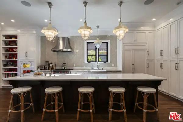 934 S Mullen Avenue, Los Angeles, CA 90019